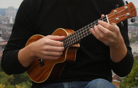 Hướng dẫn tự học đàn UKULELE cơ bản